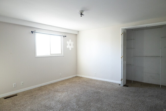 Photo - 619 W Baraga Ave