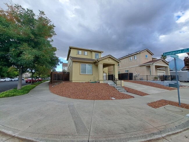 Expansive 3 bedroom/2.5 Bath Home in Corde... - Expansive 3 bedroom/2.5 Bath Home in Corde...