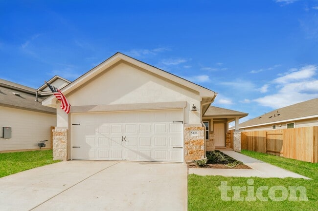 Building Photo - 5108 Saddle Clb Dr