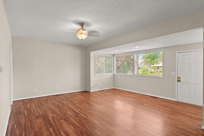Photo - 4bed/2 bath Portland Charmer