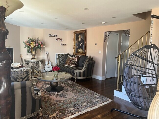 52 Troy Ln