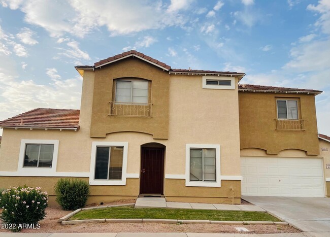 Photo - 1576 E Windsor Dr House