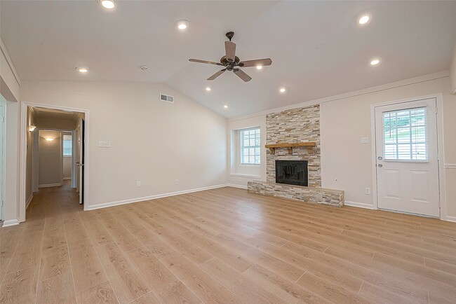 Photo - 10306 Bob White Dr