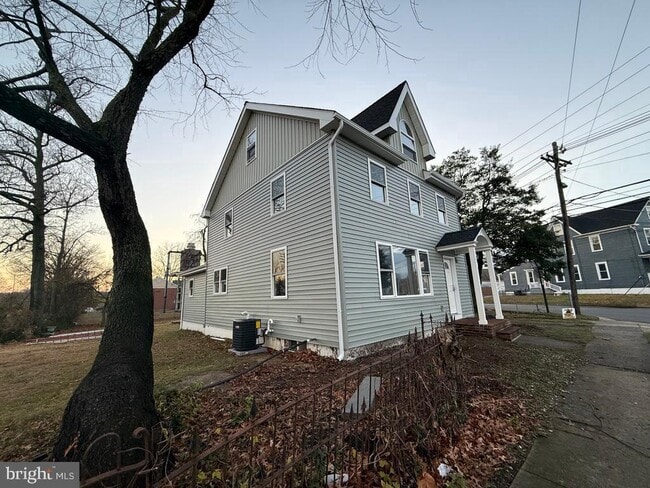 Photo - 111 E Barber Ave