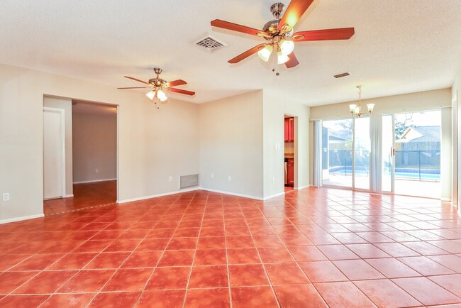 Photo - 2335 Timbercrest Cir W