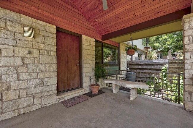 Building Photo - 805 Cumberland Rd