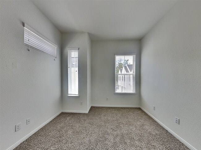 Building Photo - 9902 Clark Rd Unit O Rental