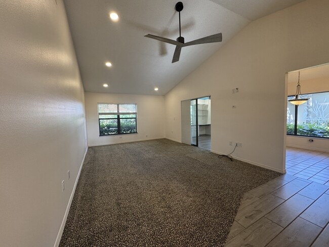 Photo - 263 Southampton Dr