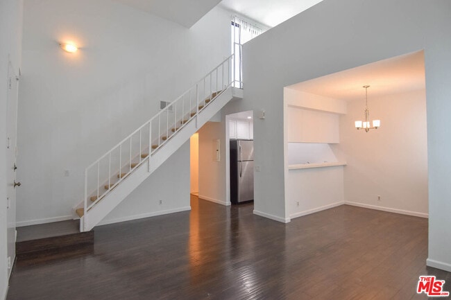 Building Photo - 1727 Glendon Ave Unit 202