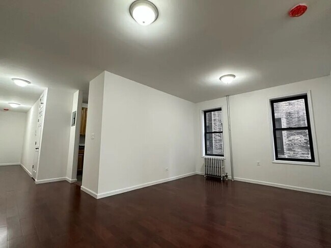 Photo - 845 Riverside Drive