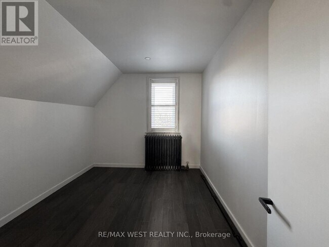 Photo - 436 Markham St