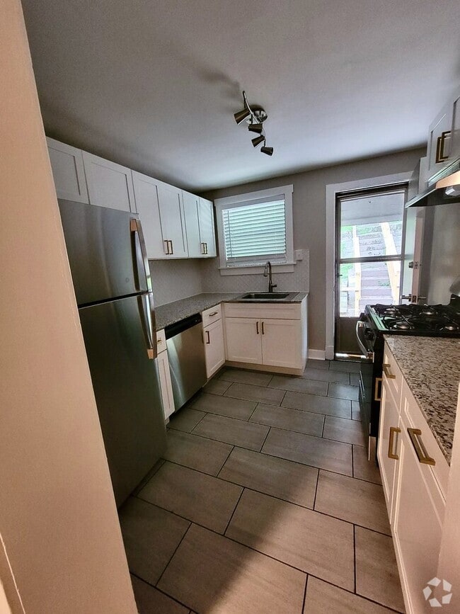 Building Photo - 174 Hallock St Unit 1 Rental