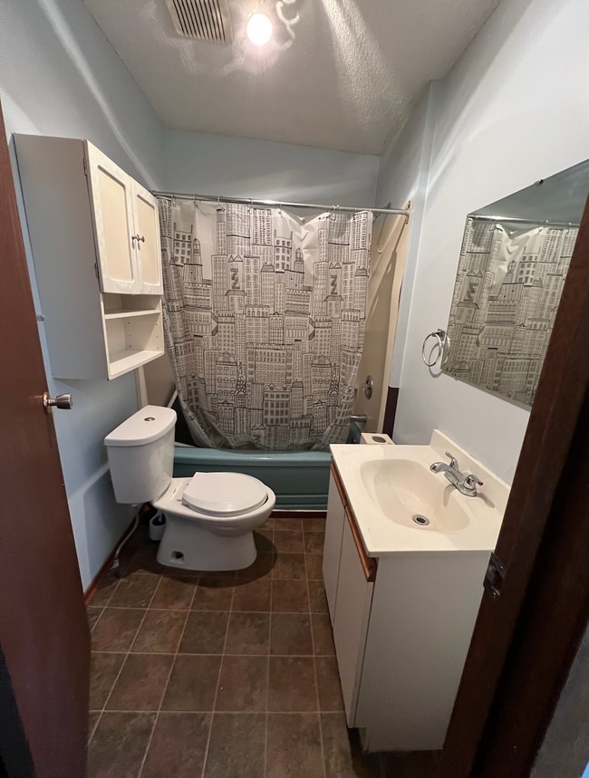 Photo - 2346 Winnipeg St