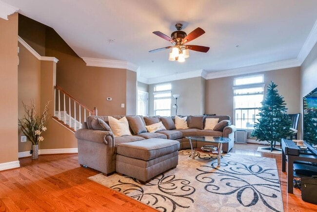 Photo - 1744 Theale Way