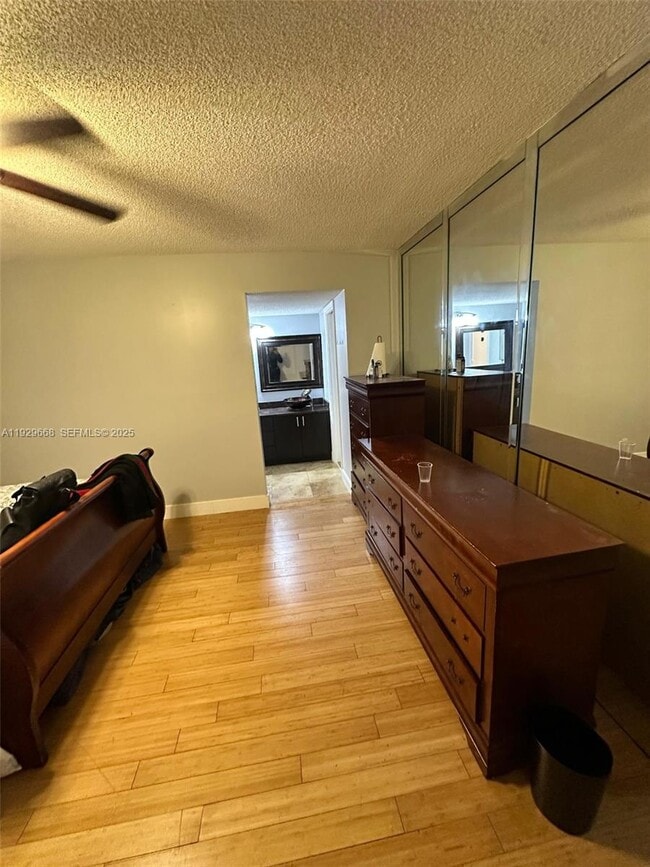 Photo - 8040 Hampton Blvd Unidad 508