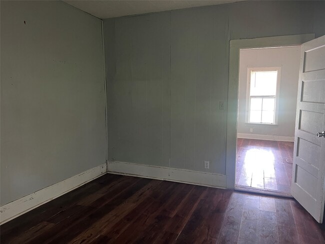 Photo - 613 Harrison Ln