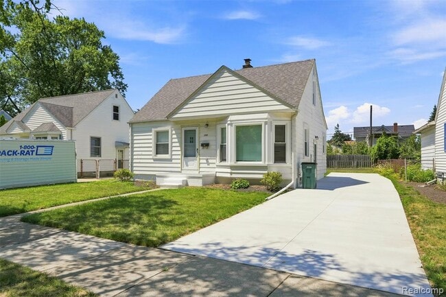 Photo - 100 S Custer Ave
