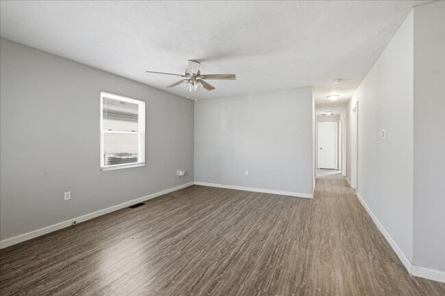 Photo - 2819 N Gladstone Ave