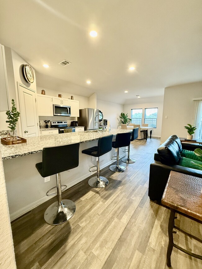 Photo - 302 Del Monte Dr