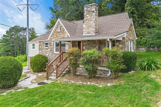 Photo - 323 Anderson Ave NW