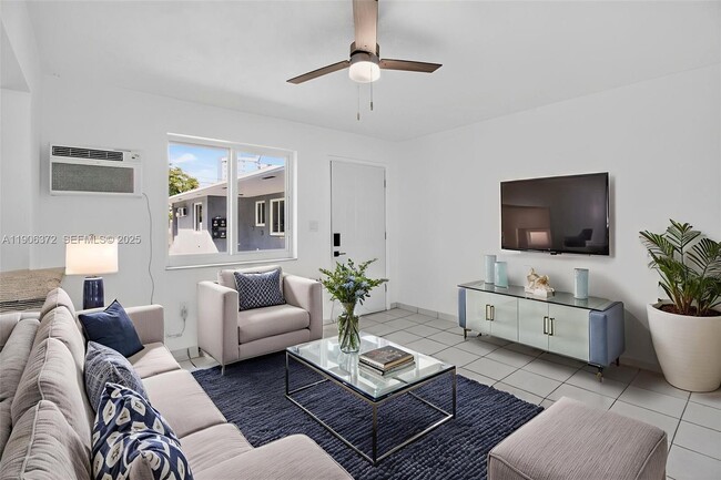 Building Photo - 1864 NW 28th St Unit 5