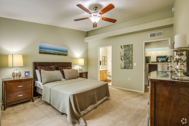 2 BR, 2 BA - 1,015 SF