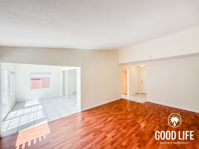 Photo - 6645 Amberly St