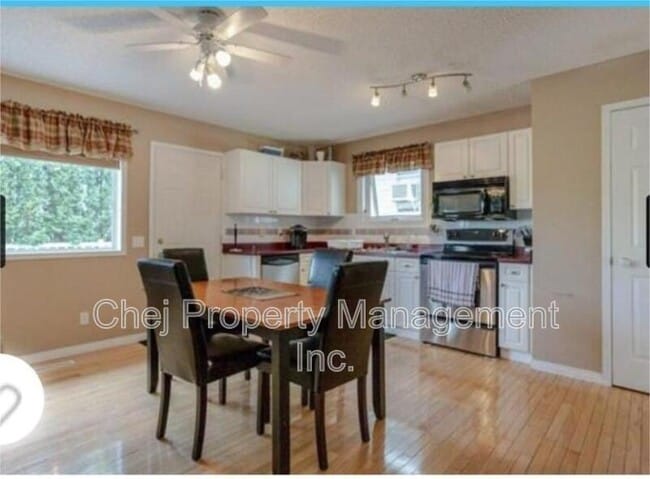 Photo - 838-118A 118a St NW