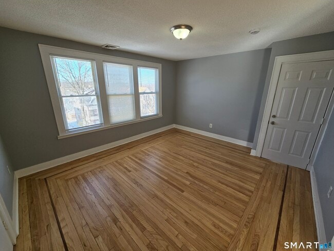 Photo - 263 Sheffield Ave Unit 3