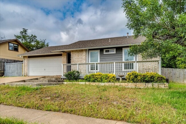 Photo - 3 Bed 2 Bath with 4 Car Garage and Boat/RV...