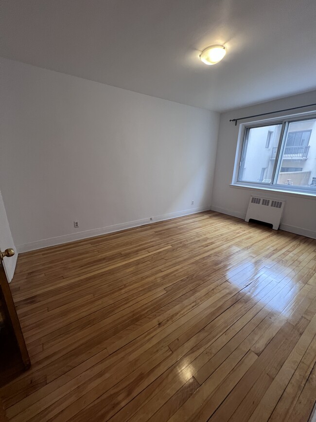 Photo - 2475 Av Van Horne