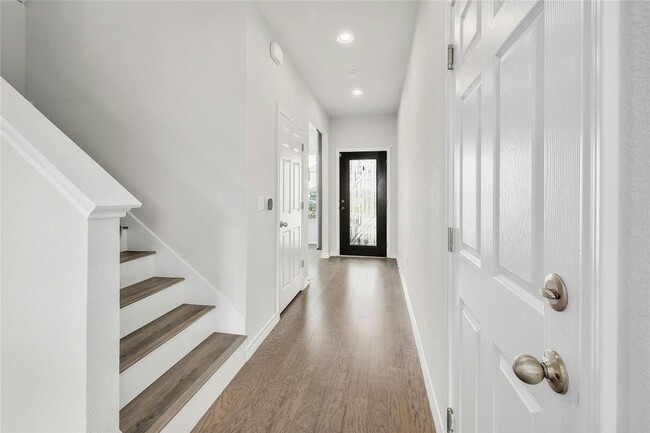 Photo - 15801 Crissom Ln