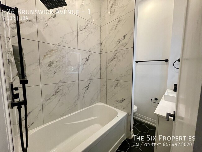 Building Photo - Brand New Bachelor Apartment in the Heart of Downtown Unit 1