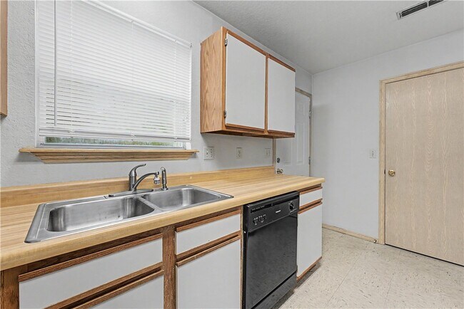 1366 E Sequoyah Ct