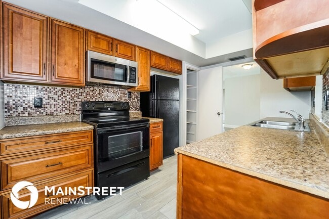 Photo - 6700 Douglas St