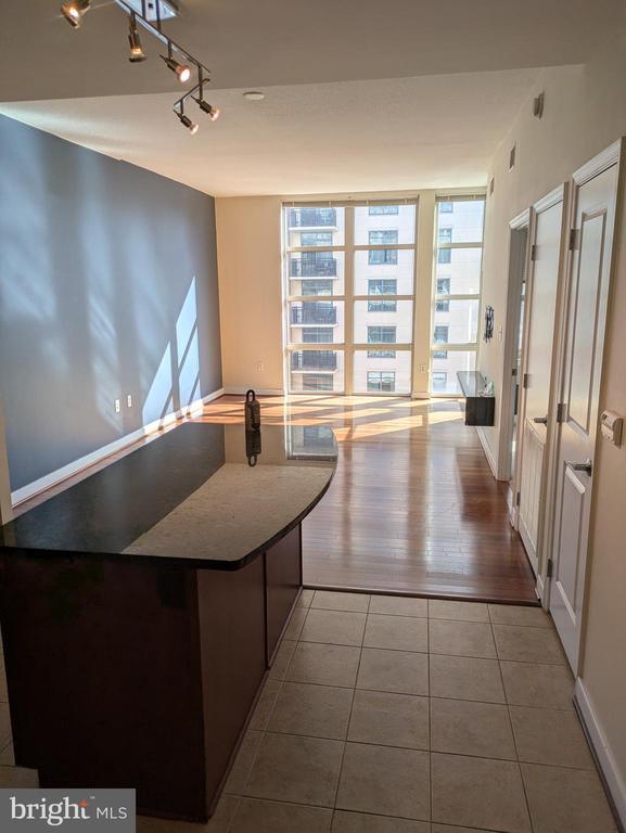 Photo - 157 Fleet St Unidad 711