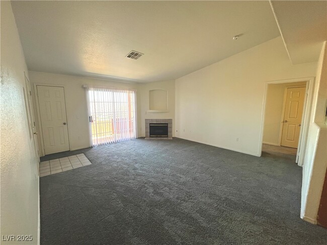 Photo - 4730 E Craig Rd Unidad 2017