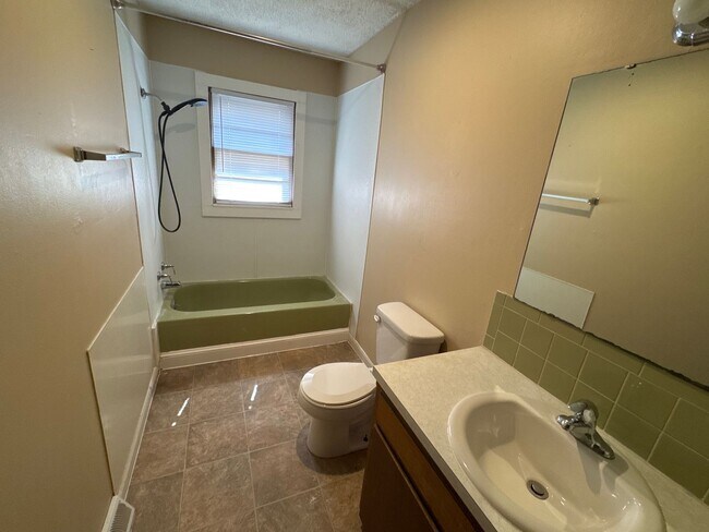 Photo - 2 Bedroom 1 Bathroom duplex near Missouri ... House