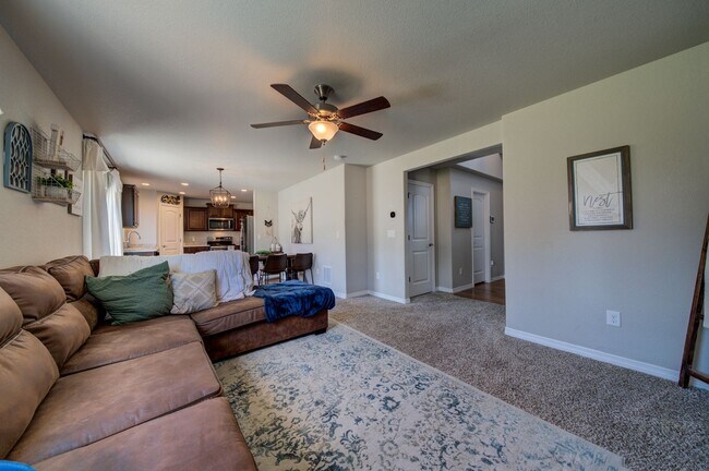 Photo - 3 Bed 3 bath house in Lorson Ranch!