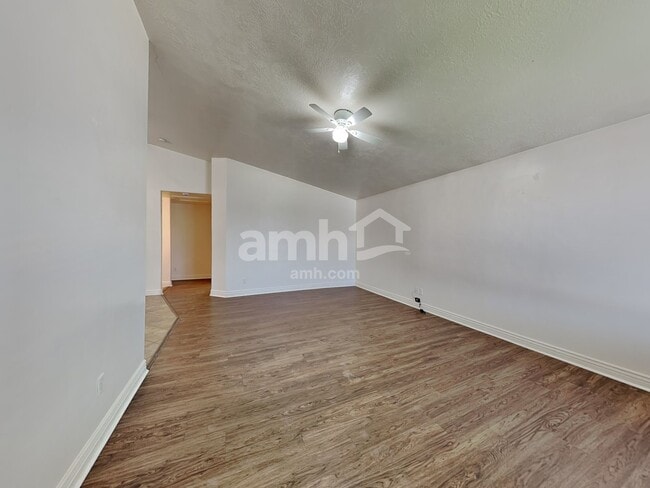 Photo - 1698 E Ridgefield Rd