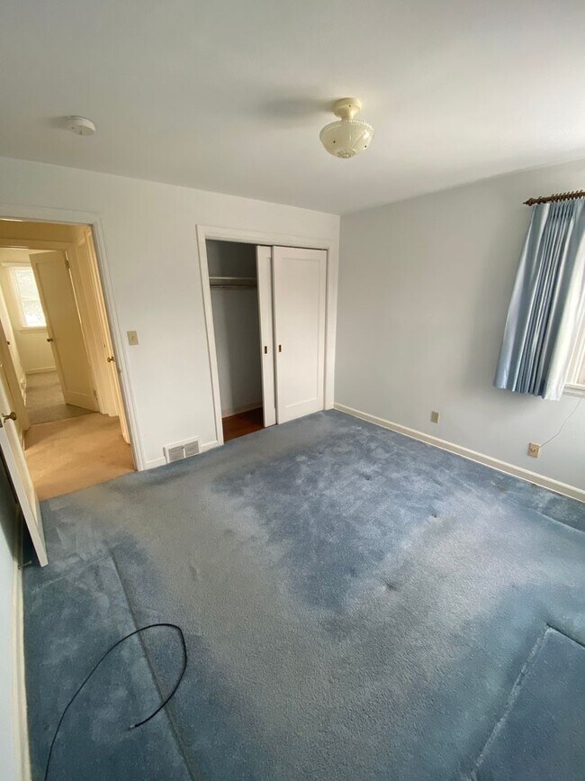 Photo - AVAILABLE JUNE - 3 BED 1 BATH