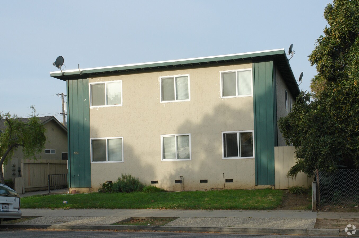 Photo - 7233 Rosanna Street