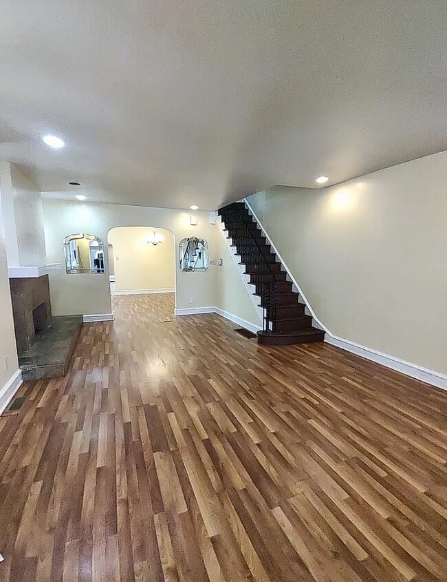 Photo - 6115 Carpenter St