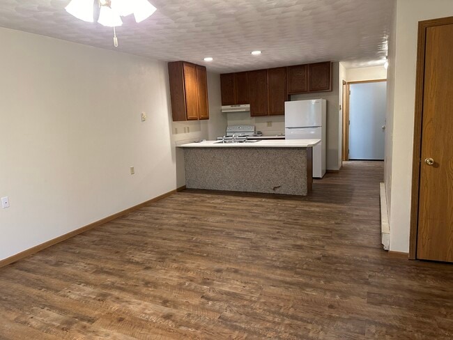 Building Photo - 1062 Lakeshore Dr Unit 1062