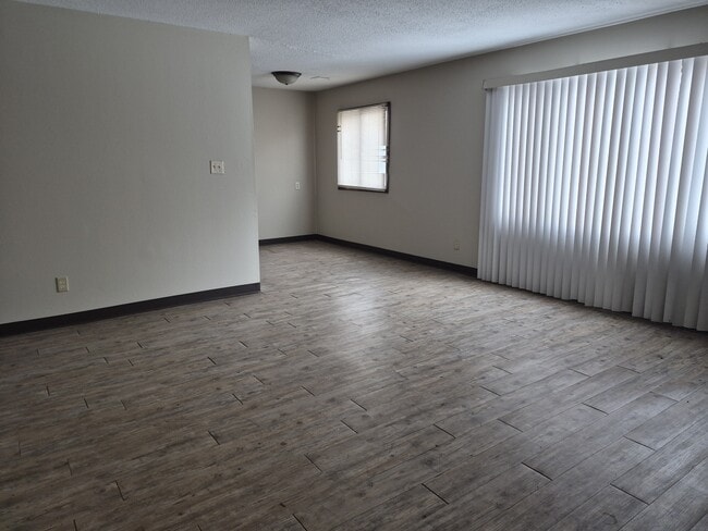 Building Photo - 1611 Center Point Rd NE Unit 1611-01