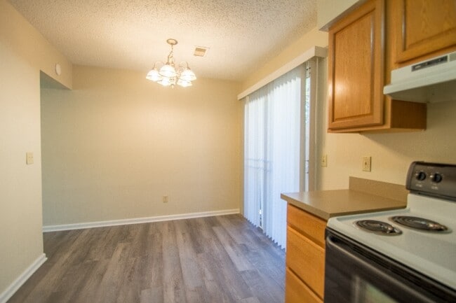 Photo - 221 Peppertree Ln