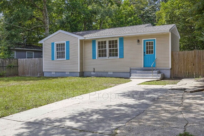 Photo - 305 Chaseville St