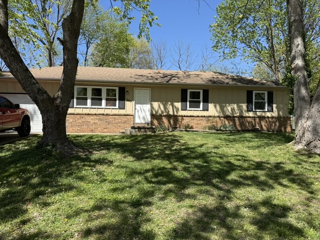 Photo - 303 Aspen Dr House