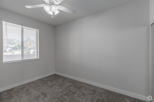 1BR, 1BA - 600SF - Royal Oaks 55+ Senior Apartment Community