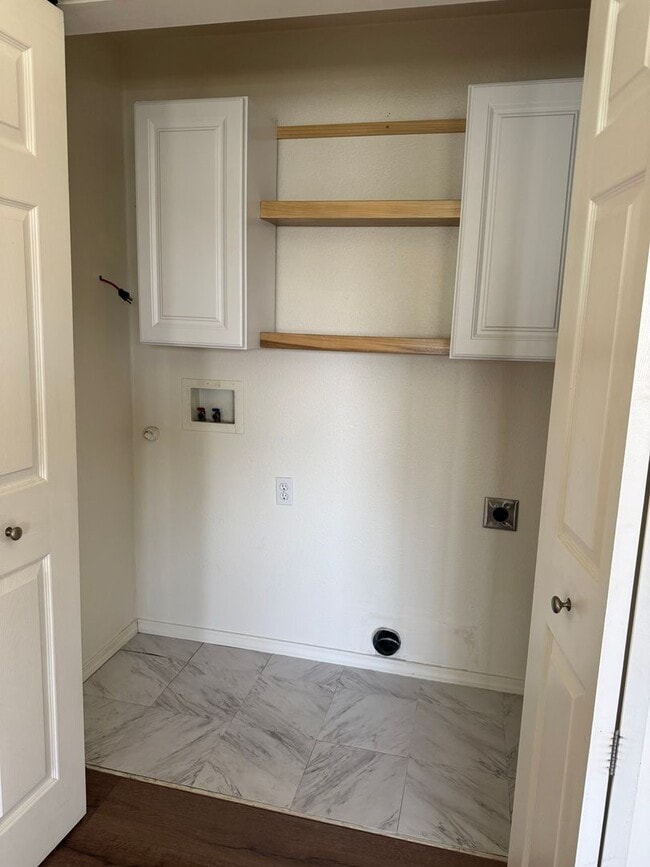 Photo - 692 N 1st St